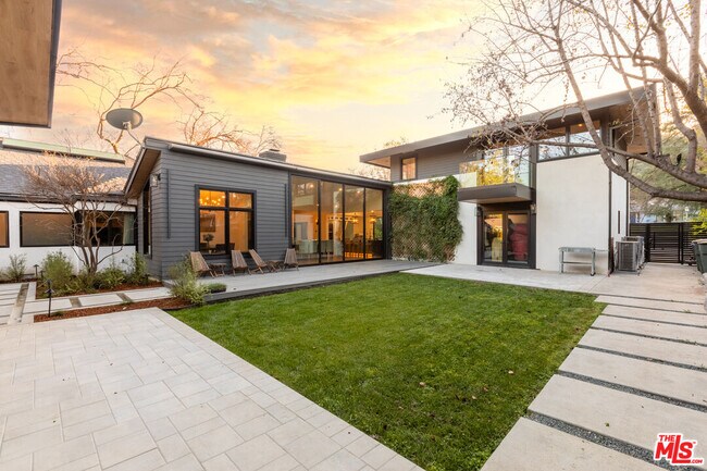 Building Photo - 1095 Chula Vista Pl