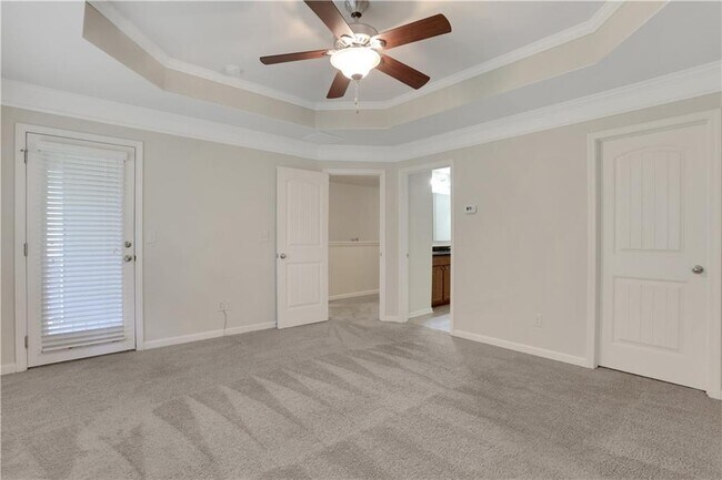 Building Photo - 1300 Hopkins Dr