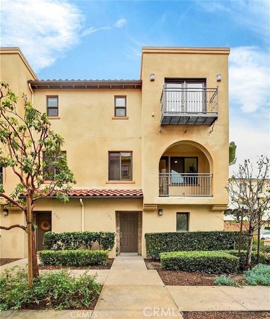 Building Photo - 809 Anaheim Blvd