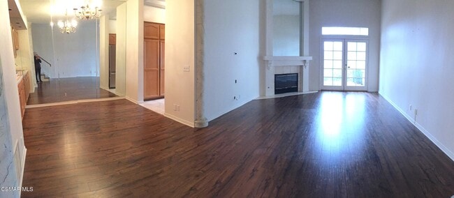 Building Photo - 3087 E Hillcrest Dr