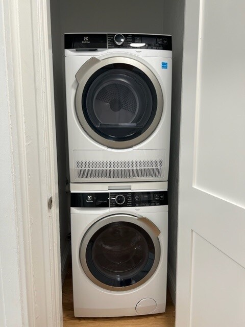 Building Photo - 131 Park Dr