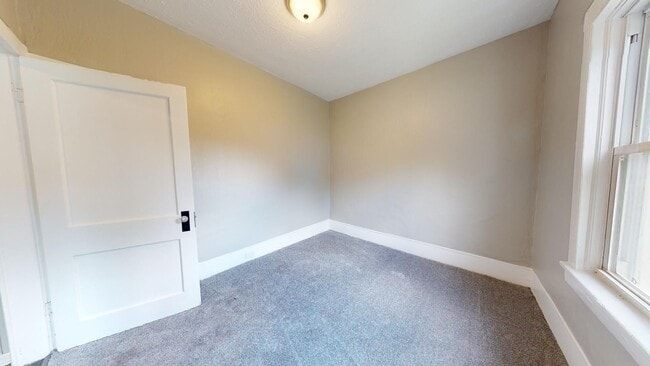 Building Photo - 4023 Valley Rd