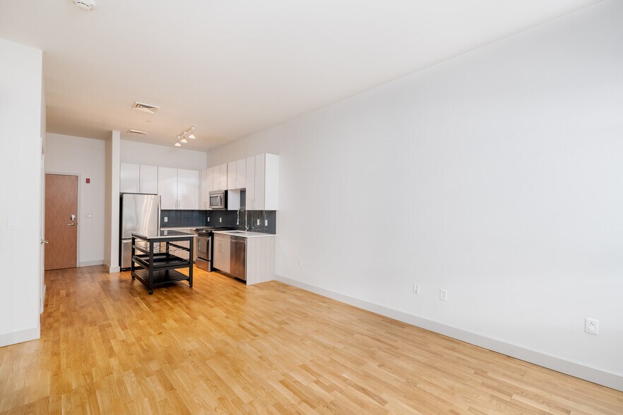 Building Photo - 320 D St