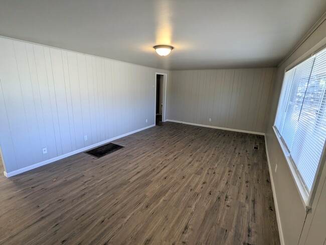 Building Photo - 8718 S Vandalia Ave