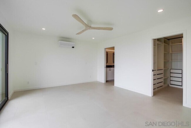 Building Photo - 14066 Crest Way