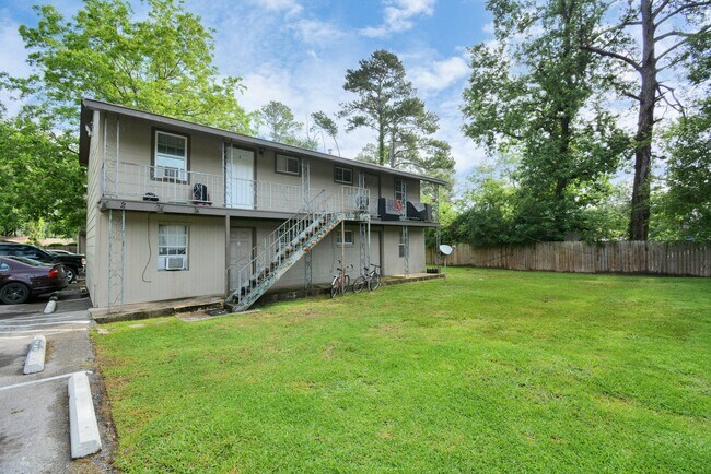 Building Photo - 9211 N Green River Dr