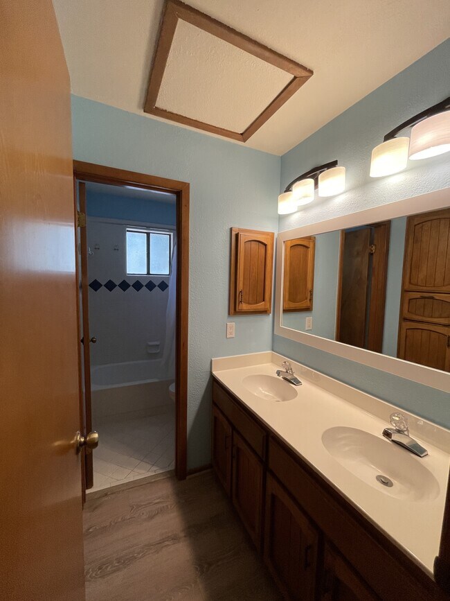 Building Photo - 1214 Timber Bay