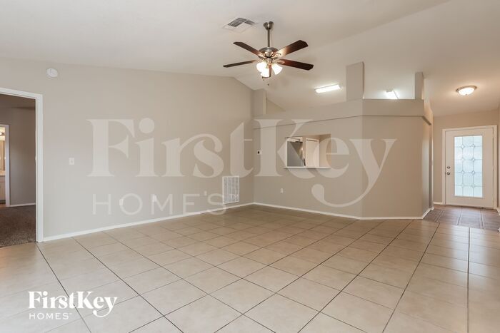 Building Photo - 208 Lindale St