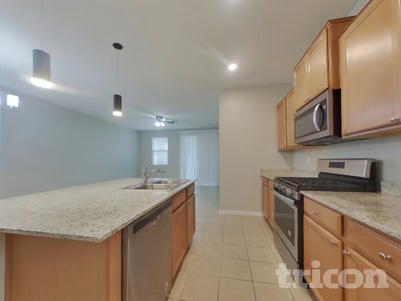 Building Photo - 14366 W Pershing St