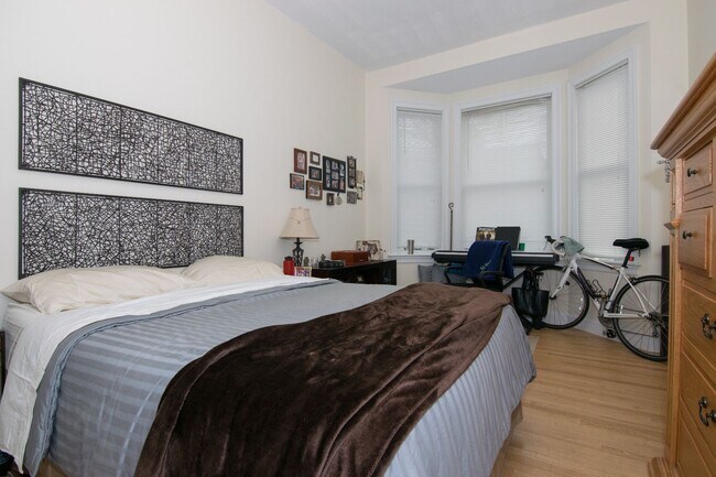 Building Photo - Allston 3 Bed – Hardwood Floors – No Fee – 6/1