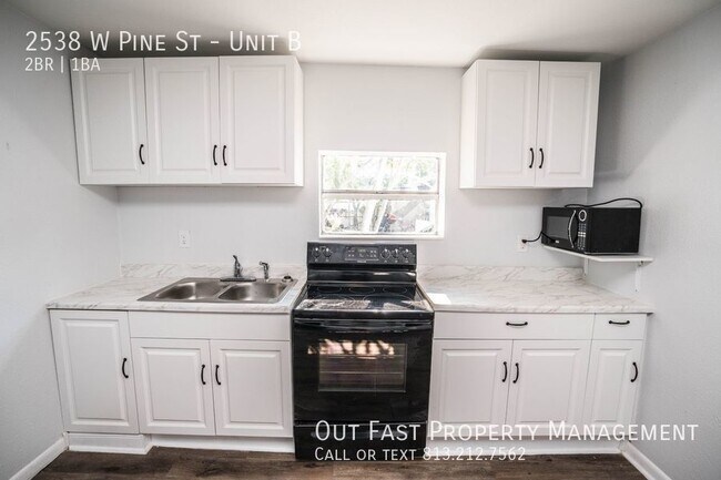 Building Photo - Freshly Renovated 2 Bedroom/1 Bath