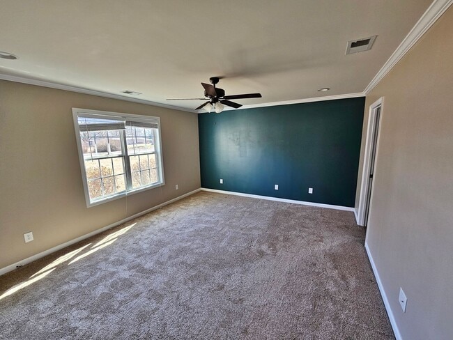 Building Photo - 3 Bedroom, 2 Bath home.