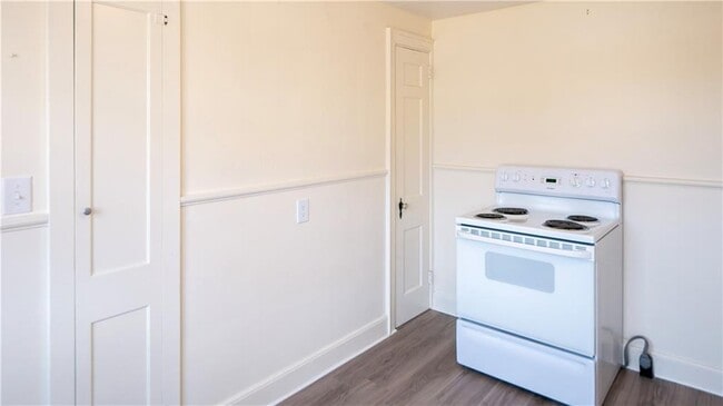 Building Photo - 118 Ruggles Ave