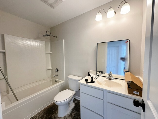 Building Photo - 208 Goldenrod Dr