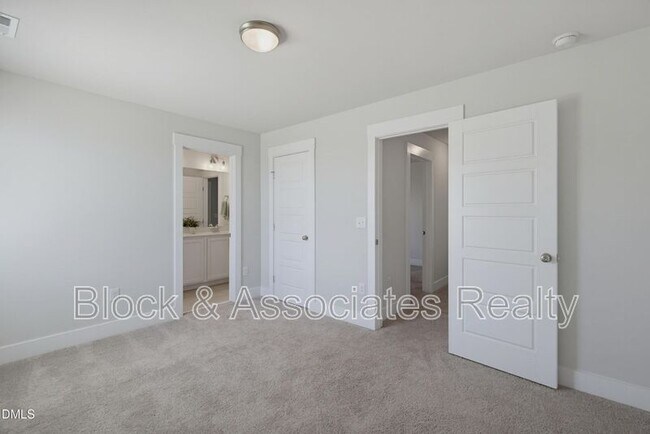 Building Photo - 682 Vine Pkwy