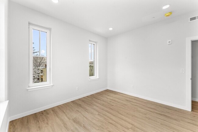 Building Photo - 24-28 Mt Pleasant St