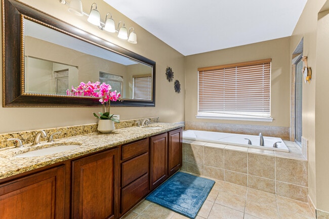 Building Photo - 49896 Parkside Dr