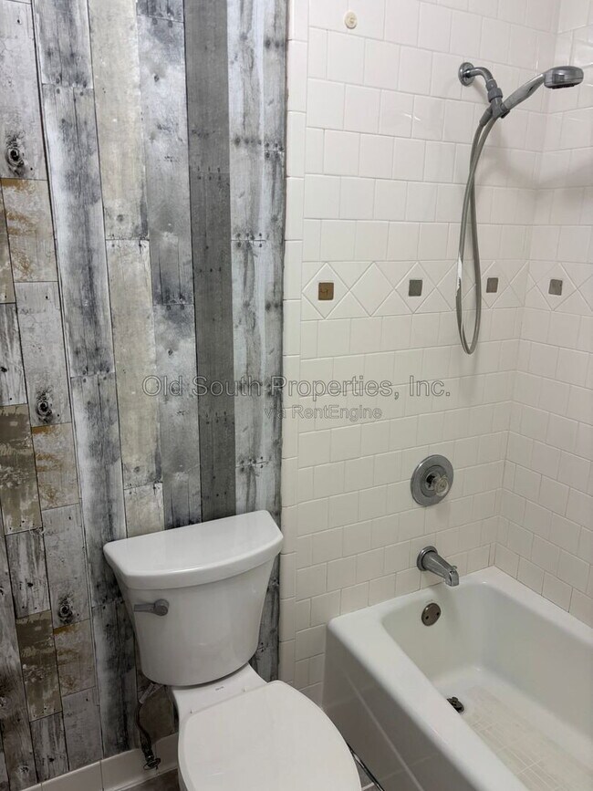 Building Photo - 8410 Williamsburg Cir