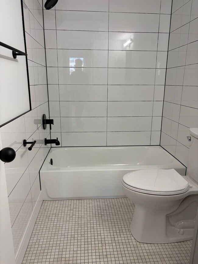 Building Photo - Welcome to Urban Elegance in the Heart of Historic Old City, Philadelphia.