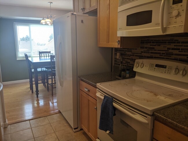 Building Photo - 2089 S Deframe St