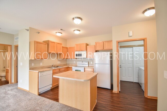 Building Photo - $1,000 off the first months rent!! 2 bedro...