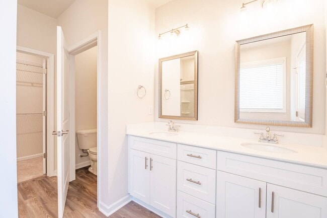 Building Photo - 812 Justify Lp