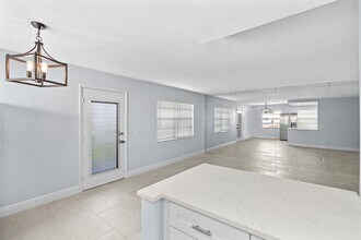 Building Photo - 221 Normandy Ln
