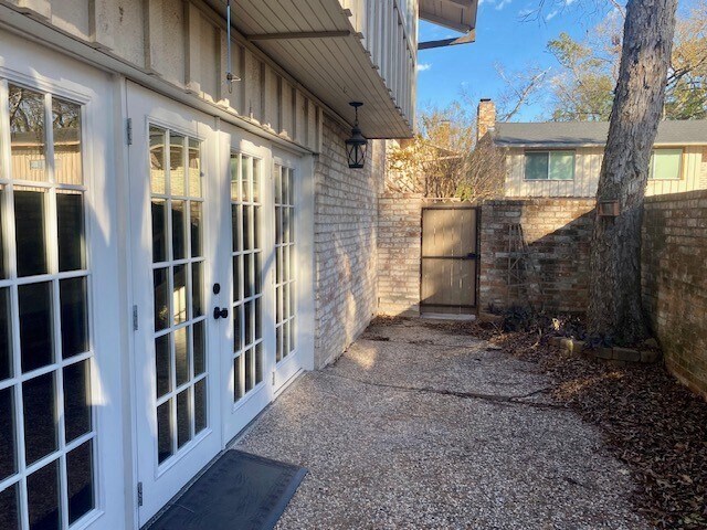 Building Photo - 1913 Stoney Brook Dr