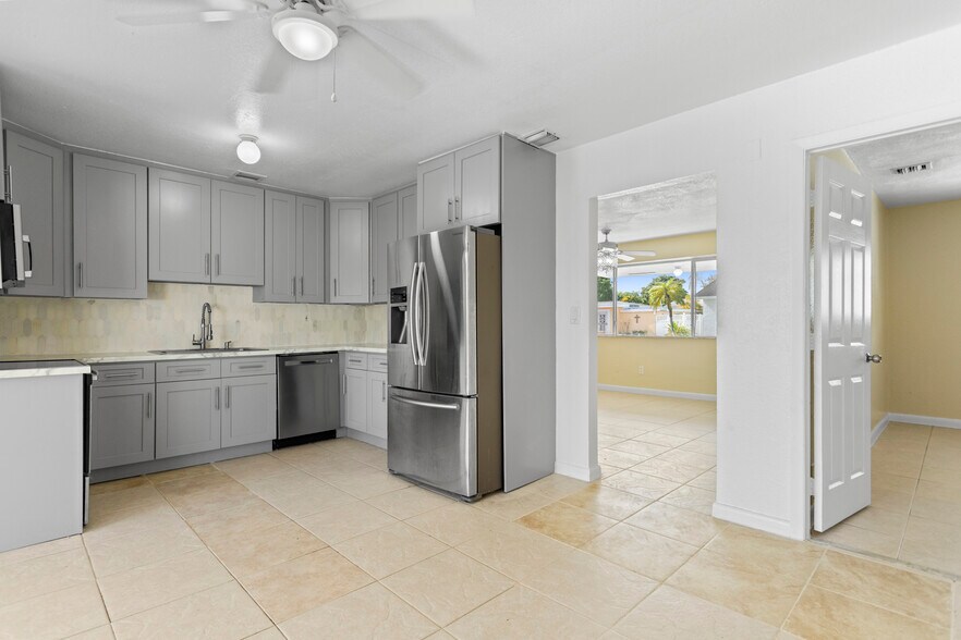 Building Photo - 1831 SW 97th Ter