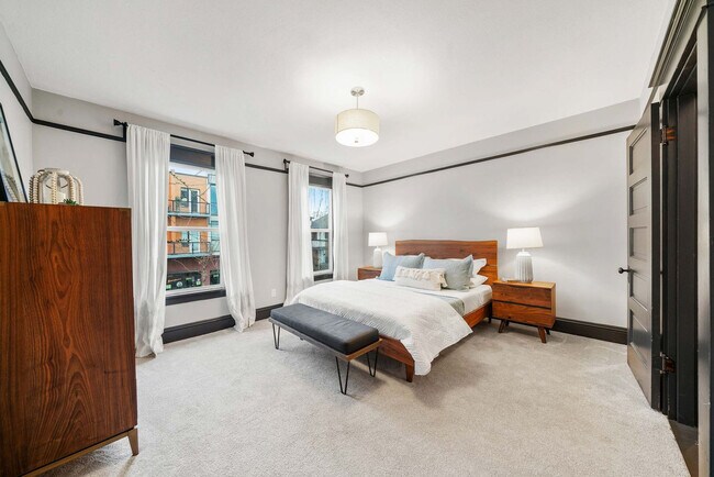 Building Photo - 3820 SE Belmont St