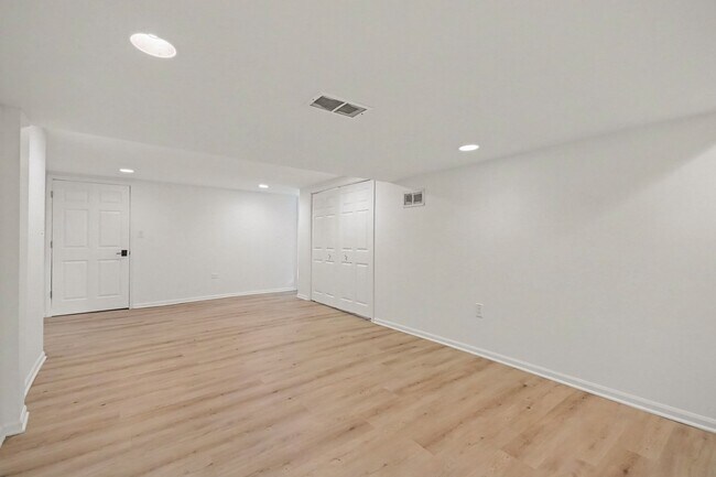 Building Photo - 1120 Summit Hills Ln