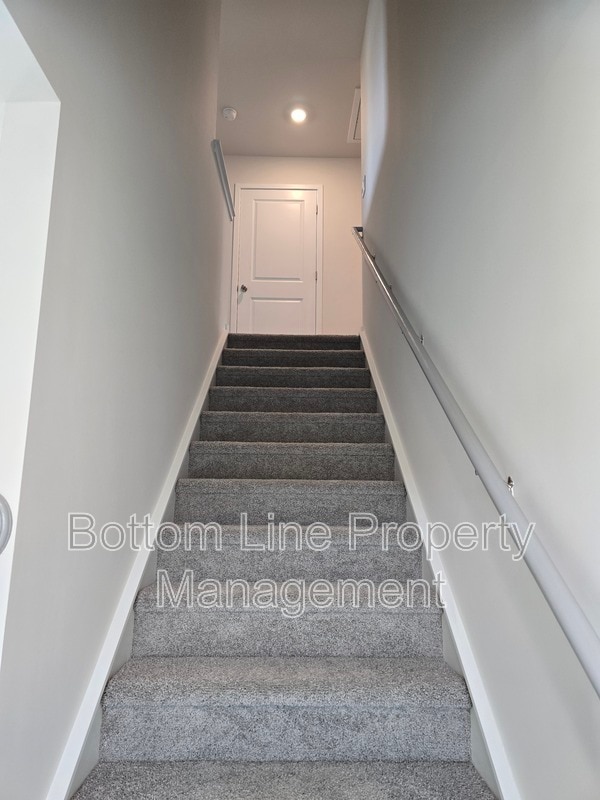 Building Photo - 549 Blackpool Ct