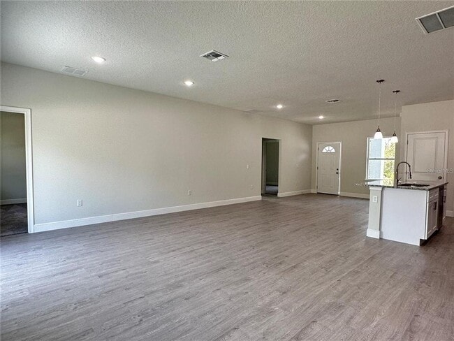 Building Photo - 149 Maple Dr
