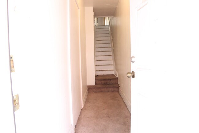 Building Photo - 1135 Oak St