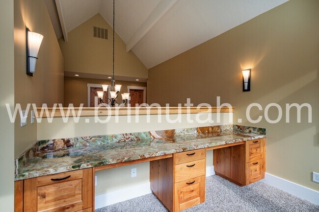 Building Photo - 105 Young Oak Rd