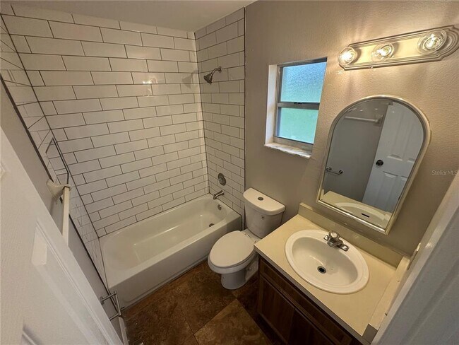 Building Photo - 1812 Bonneville Dr