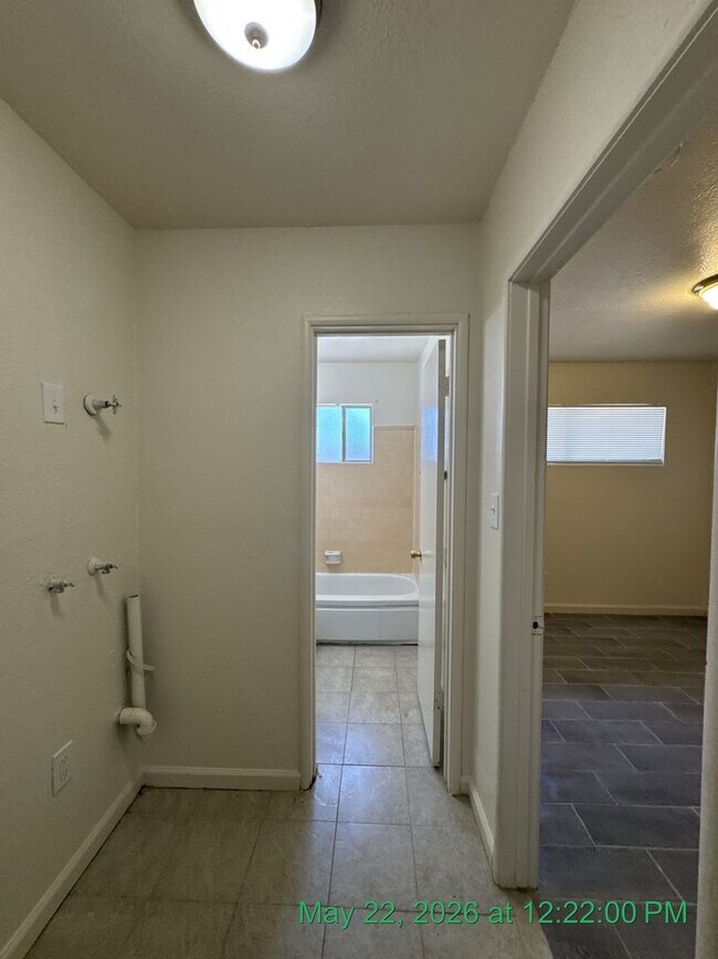 Building Photo - 3236