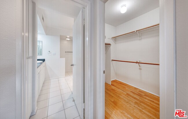 Building Photo - 2910 Neilson Wy