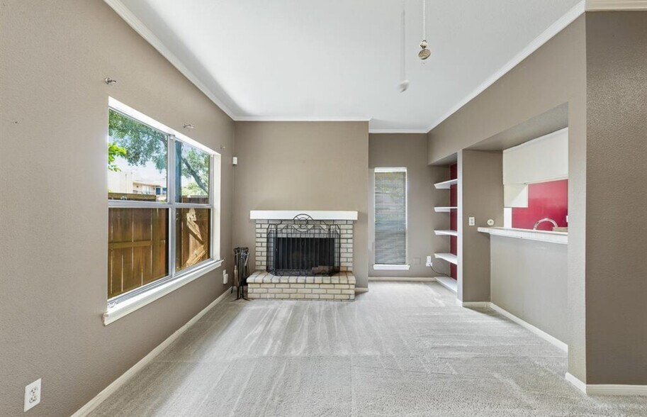 Building Photo - 726 Bering Dr