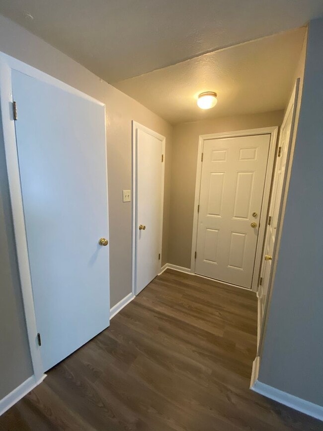 Building Photo - 1840 Homer Dr