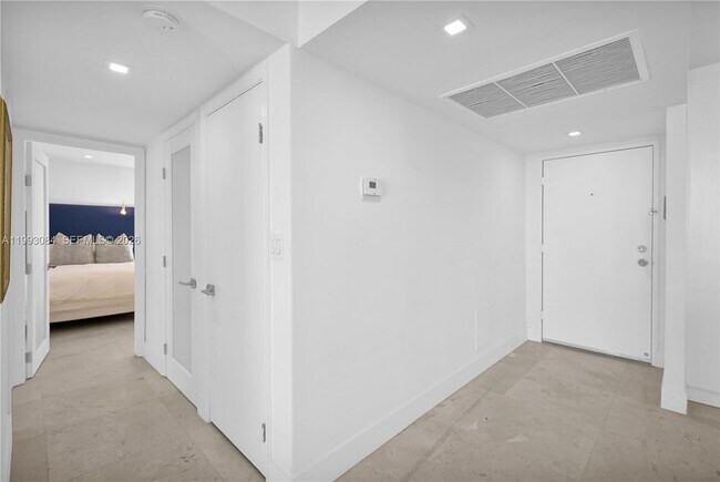 Building Photo - 5555 Collins Ave