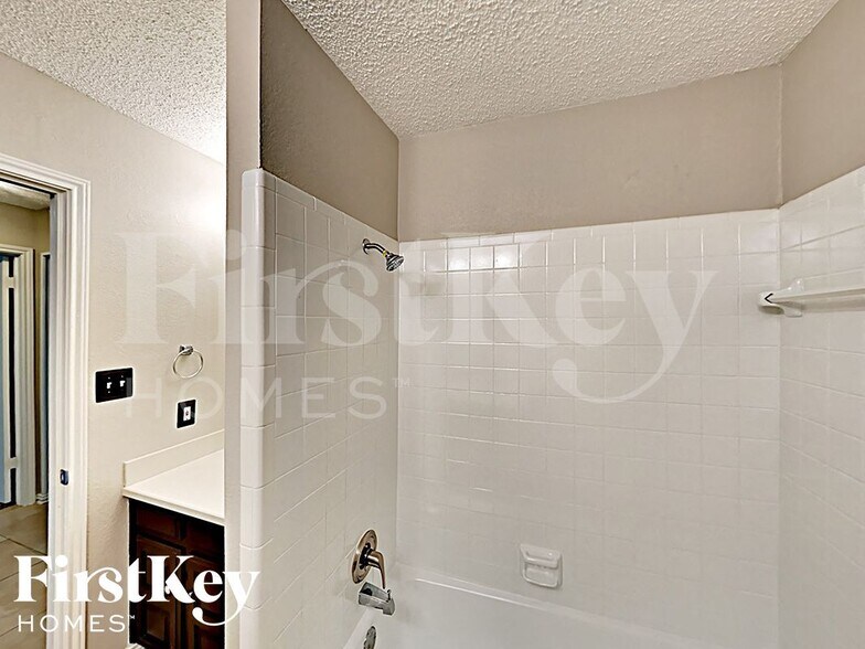 Building Photo - 1852 Rhinevalley Dr