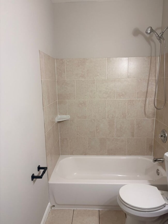 Building Photo - Charming Baltimore Rowhome Near Johns Hopkins – Bright & Move-In Ready