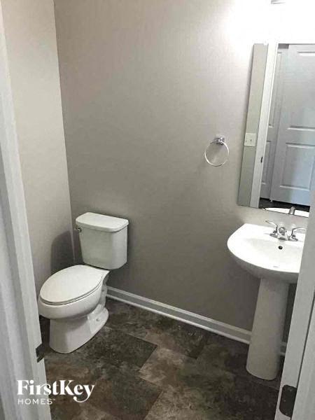 Building Photo - 1727 Declaration Dr W