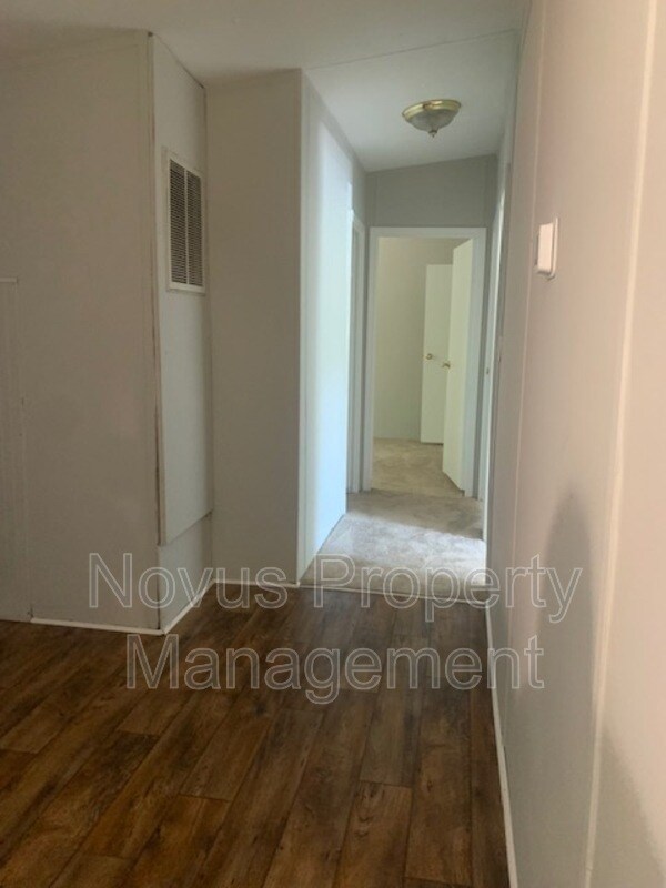 Building Photo - 221 Oakleigh Dr