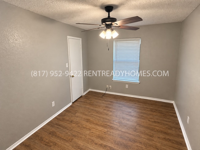 Building Photo - 208 Oak Meadow Ln