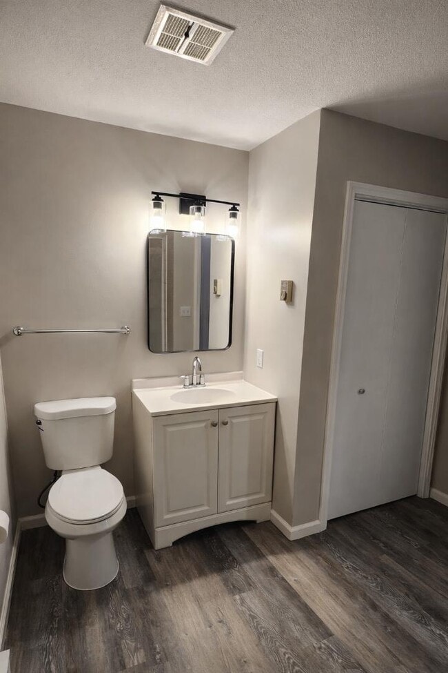 Building Photo - 102 Lake Ave S