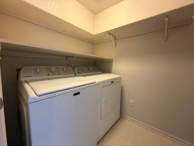 Building Photo - ~Available Now~ Beautiful Three Bedroom Home in Englewood!