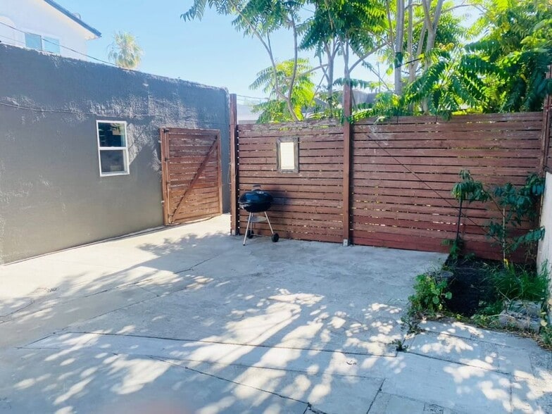 Building Photo - 5630 1/2 Craner Avenue