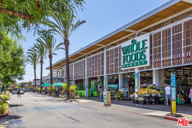 Building Photo - 613 6th Ave